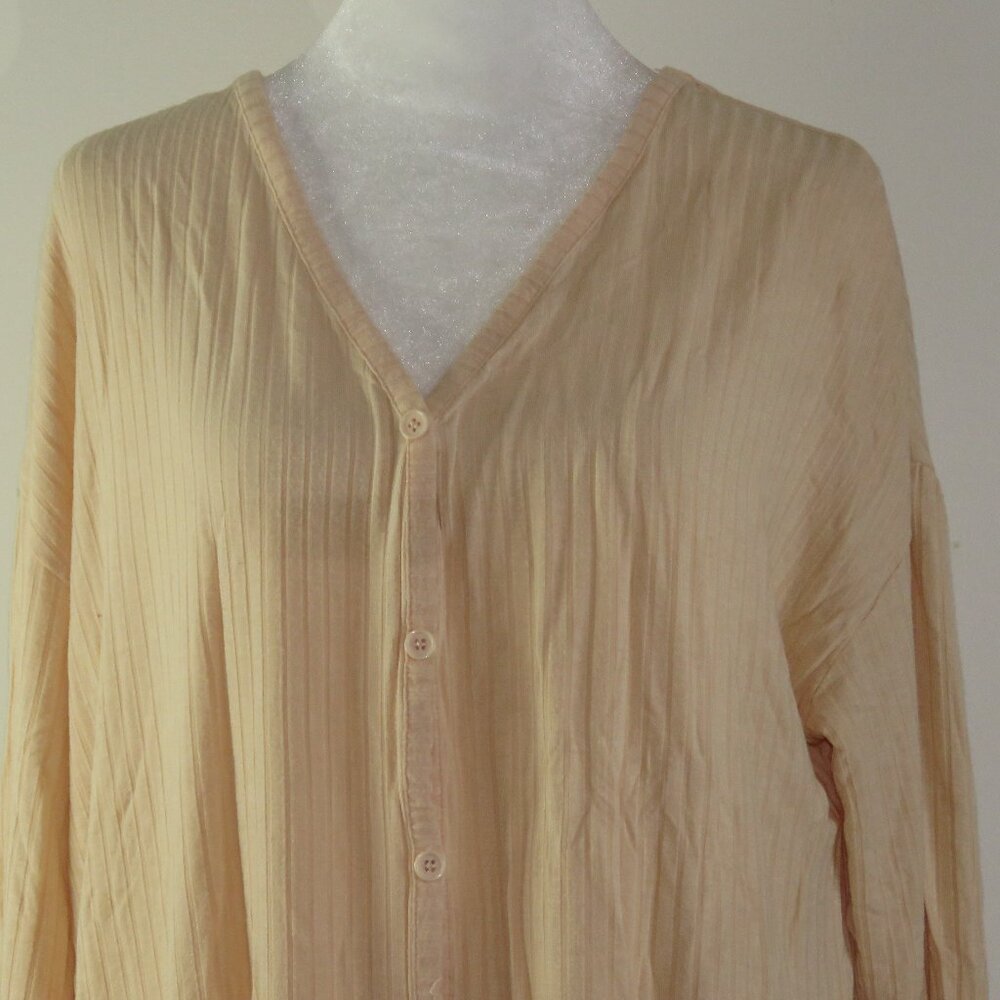 Mudd Women's Peach Long-Sleeve Button-Up V-Neck Ribbed Top Size M (C1529)